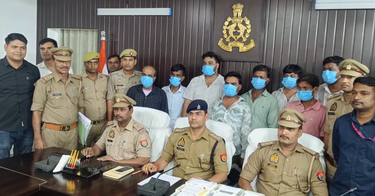 बनारस साइबर सेल का बड़ा प्रहार: 'भाग्यलक्ष्मी' ऐप के जरिए ऑनलाइन सट्टेबाजी का भंडाफोड़, 8 गिरफ्तार