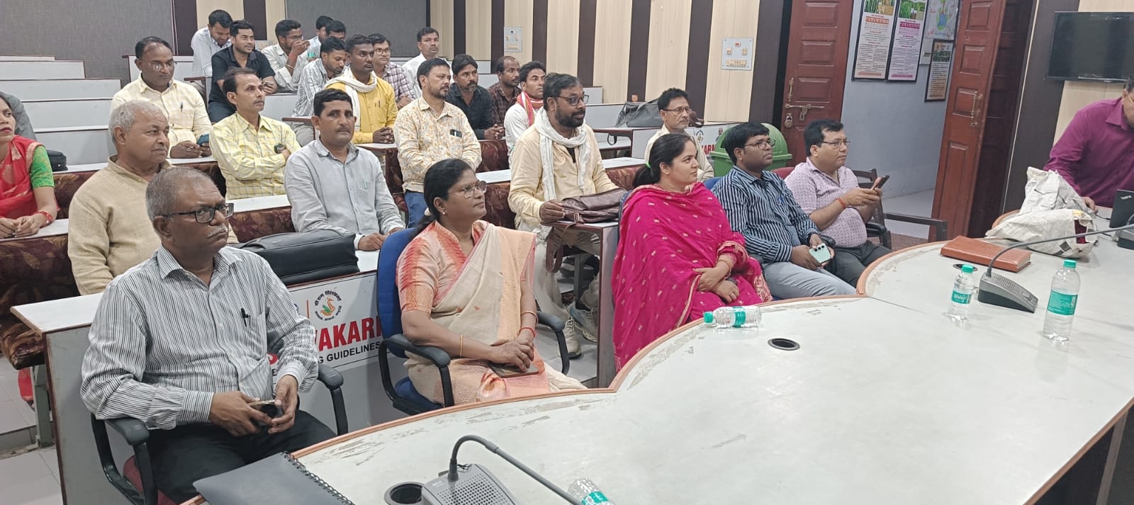 'सिस्टम' का डिजिटल चाबुक या वसूली का नया खेल? DM की सख्ती के बीच मुख्तार गैंग के 'किंगपिन' की ब्लैक मार्केटिंग जारी!