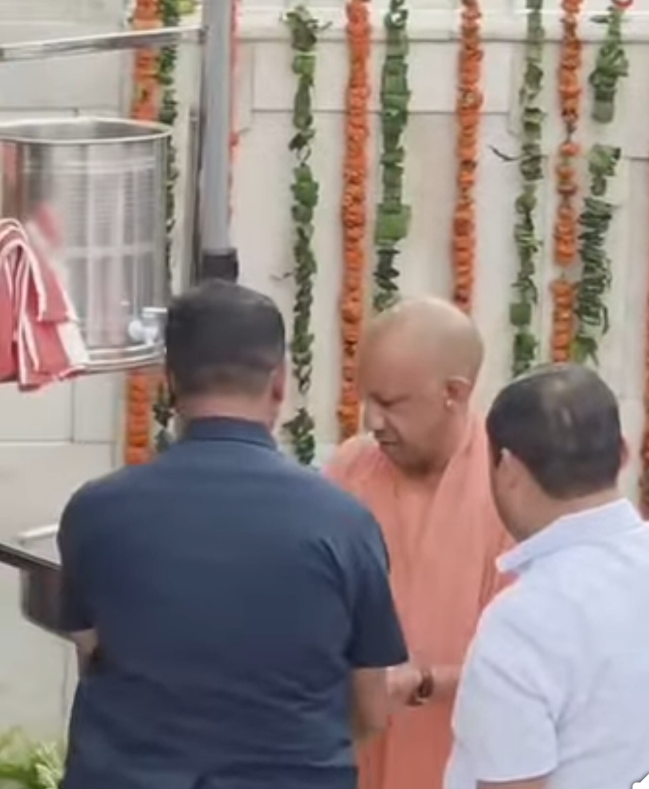 संत रविदास की धरा से बजा 'समरसता' का डंका! काशी पहुंचे बाबा योगी, केशव मौर्य ने खोला भदोही के नाम बदलने का 'पिटारा'