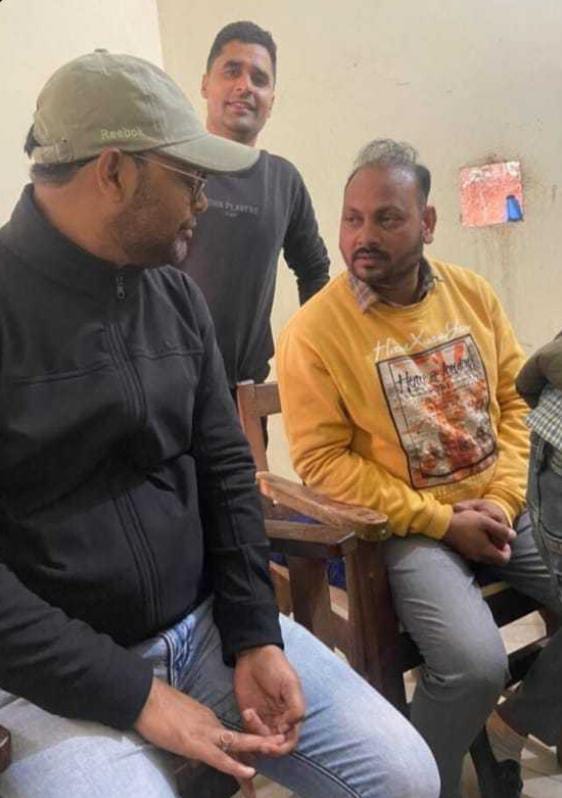 दुद्धी में विजिलेंस का छापा: दो कर्मचारी रिश्वत लेते गिरफ्तार