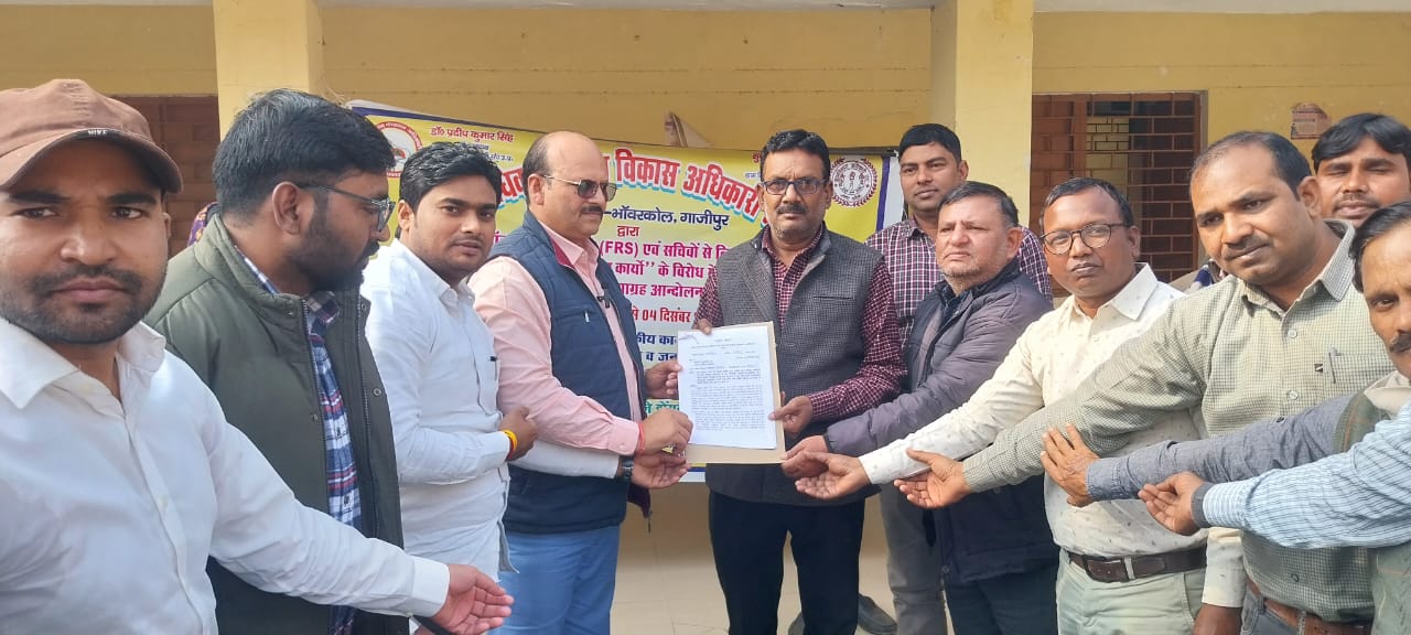 ऑनलाइन उपस्थिति के विरोध में सचिवों का क्रमिक सत्याग्रह पांचवें दिन भी जारी: 'शोषण बर्दाश्त नहीं'