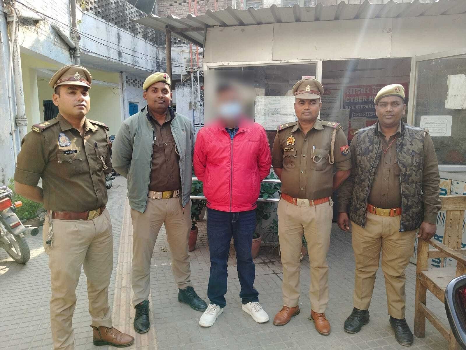 वाराणसी पुलिस को मिली सफलता: आत्महत्या के लिए उकसाने का वांछित अभियुक्त लखनऊ से गिरफ्तार