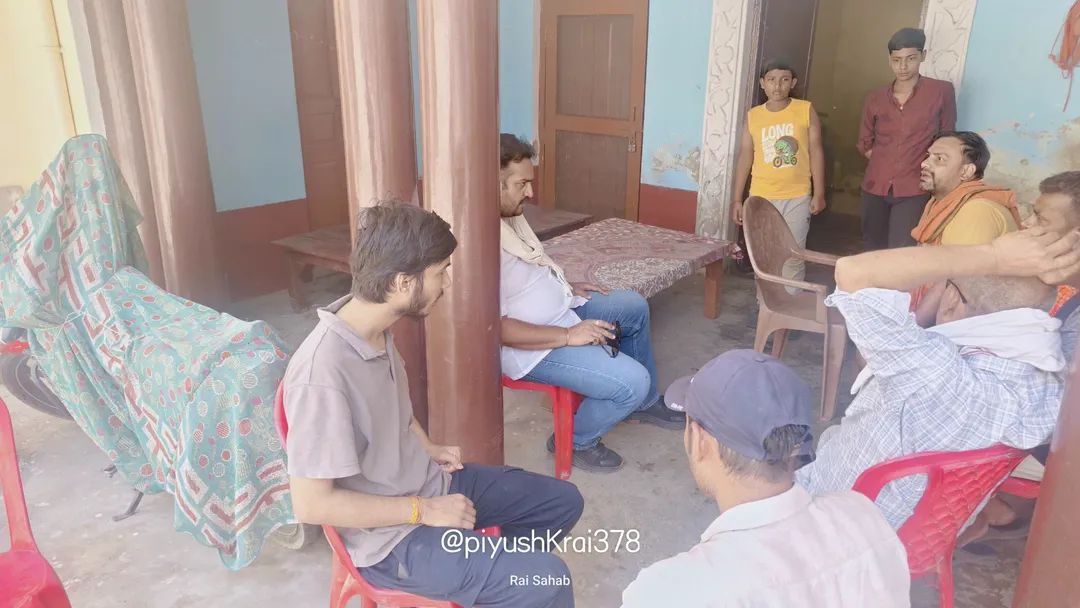 अपनों के बीच 'अपनों' जैसा दर्द: मुहम्मदाबाद में शोकाकुल परिवारों का संबल बने पीयूष राय