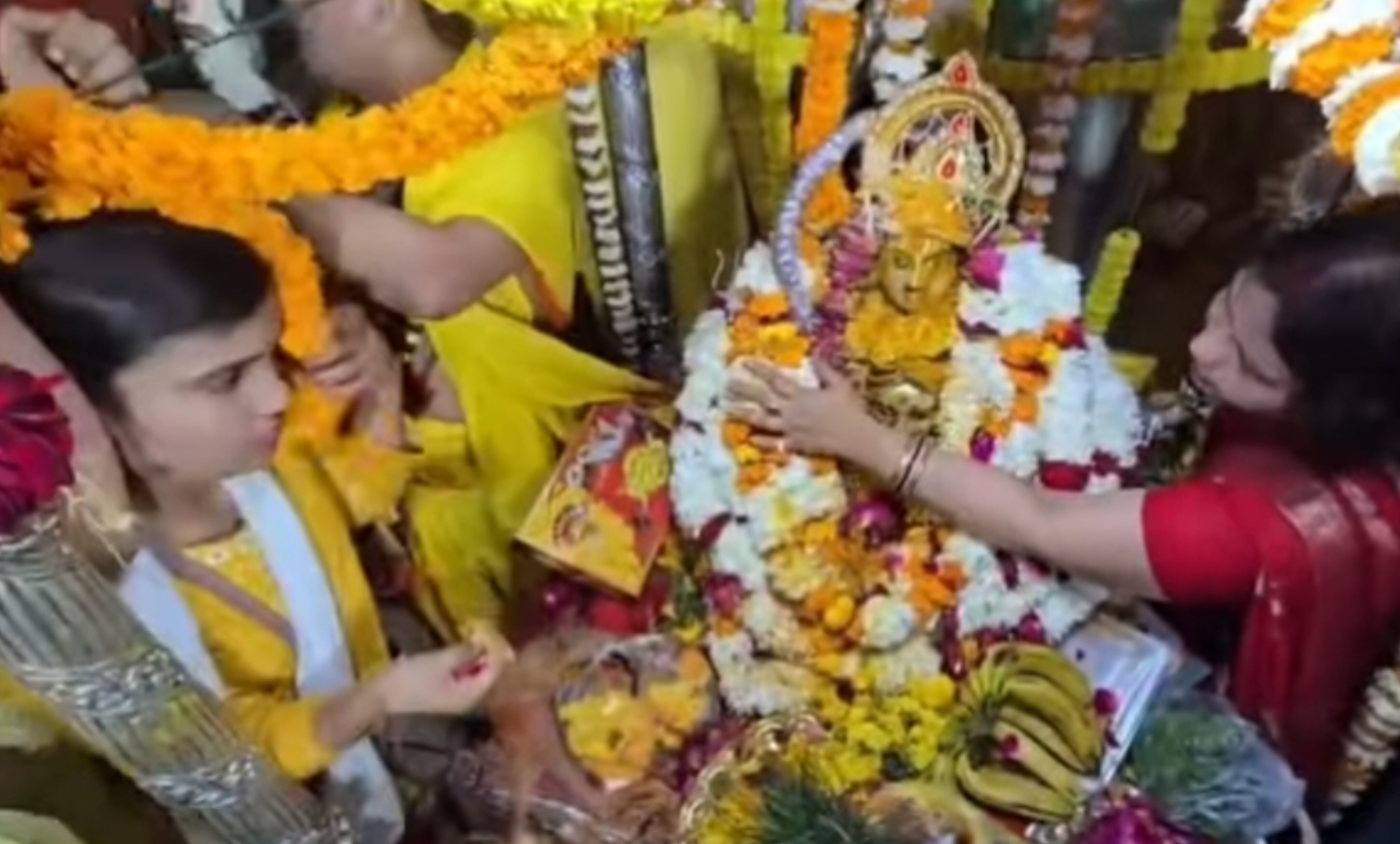 हल्दी की रश्म, महादेव का चश्म: काशी में गूंजा&mdash;'दूल्हा बने हैं बाबा विश्वनाथ'