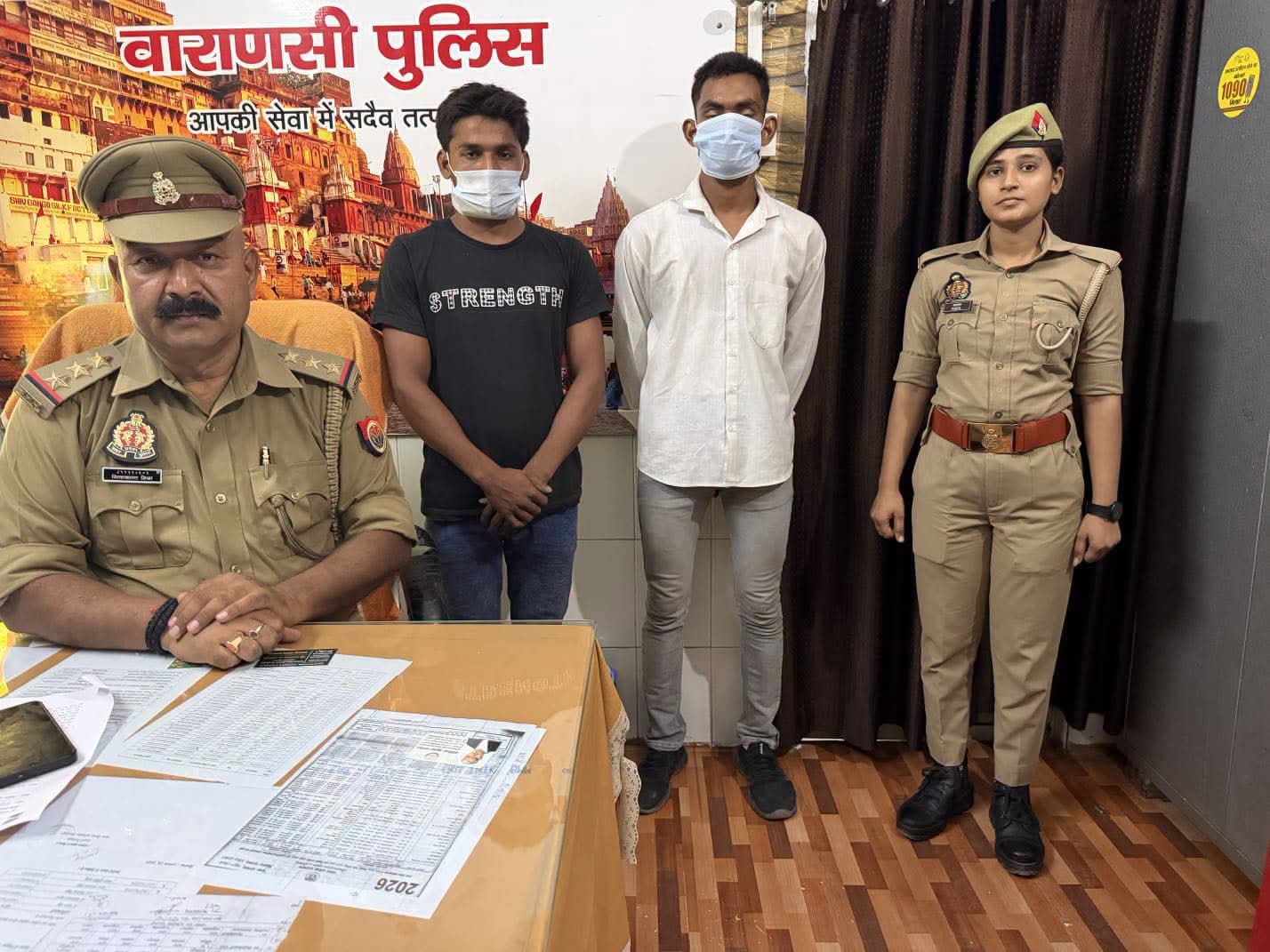 कैंट स्टेशन पर एंटी रोमियो टीम का बड़ा एक्शन: महिलाओं से छेड़छाड़ करने वाले 2 मनचले गिरफ्तार, 8 को सख्त चेतावनी