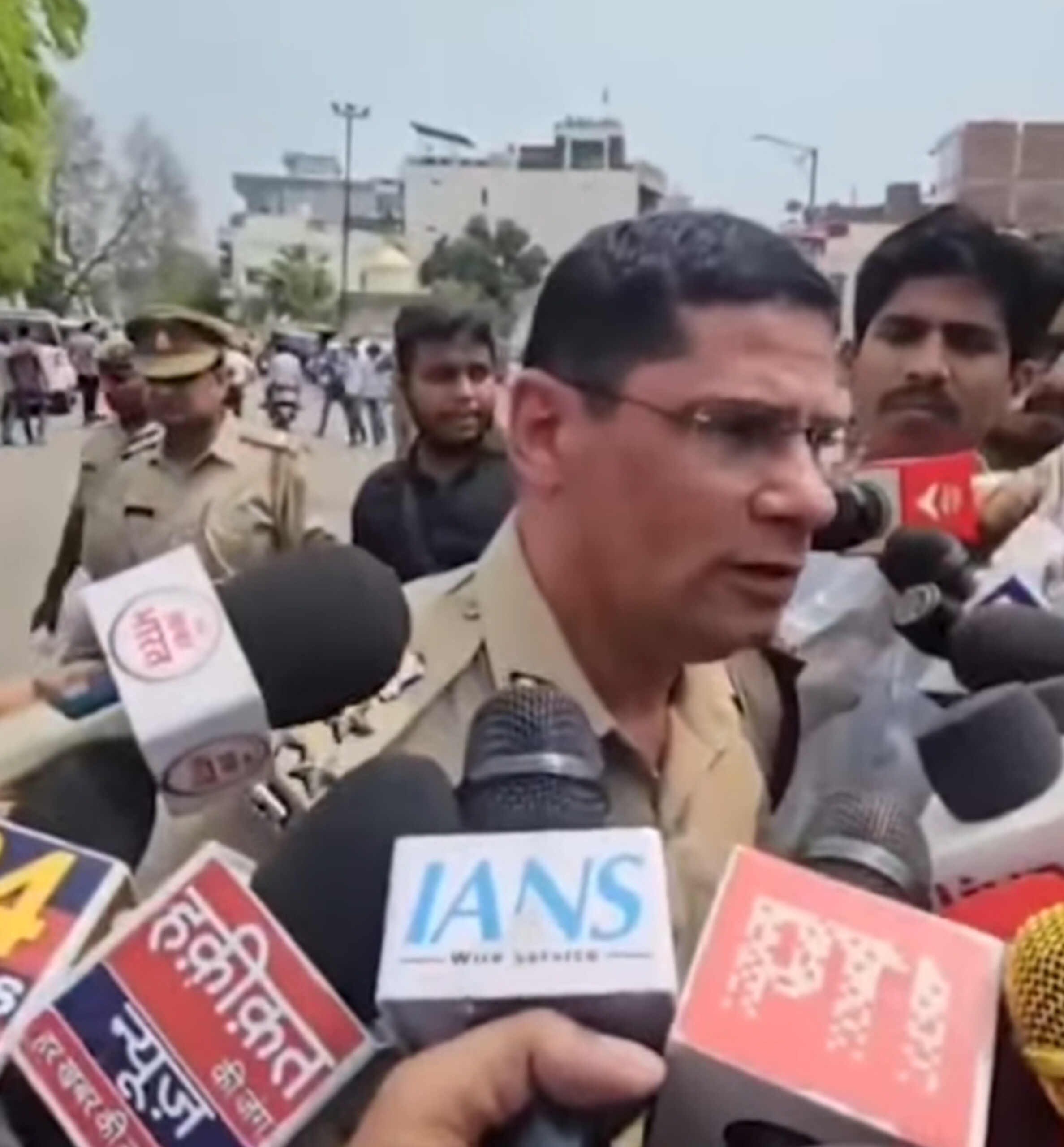 UP कॉलेज में खूनी खेल: दिनदहाड़े बरसाईं गोलियां, छात्र की मौत से बनारस में उबाल!