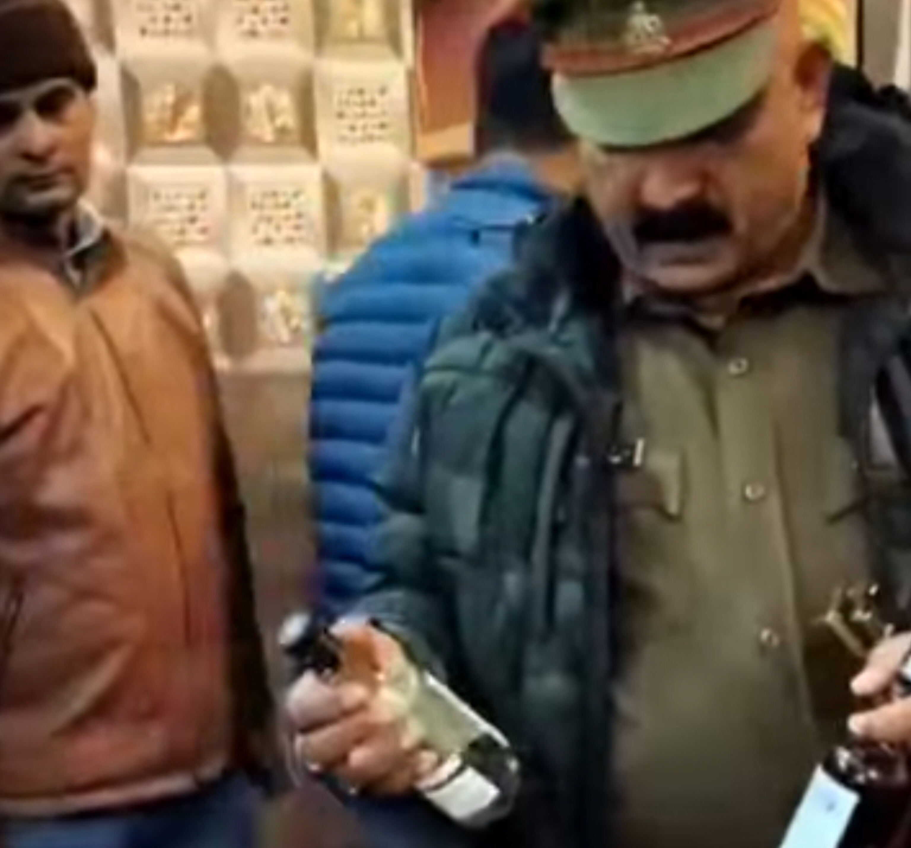 वाराणसी के आज़ाद नगर में 'गंदा धंधा' बेनकाब, लेडी डॉन समेत 3 गिरफ्तार; पुलिस की नाक के नीचे चल रहा था जिस्मफरोशी का खेल